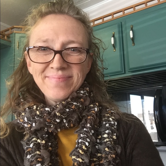 Meet your Posher, Felicia - Picture 2 of 2